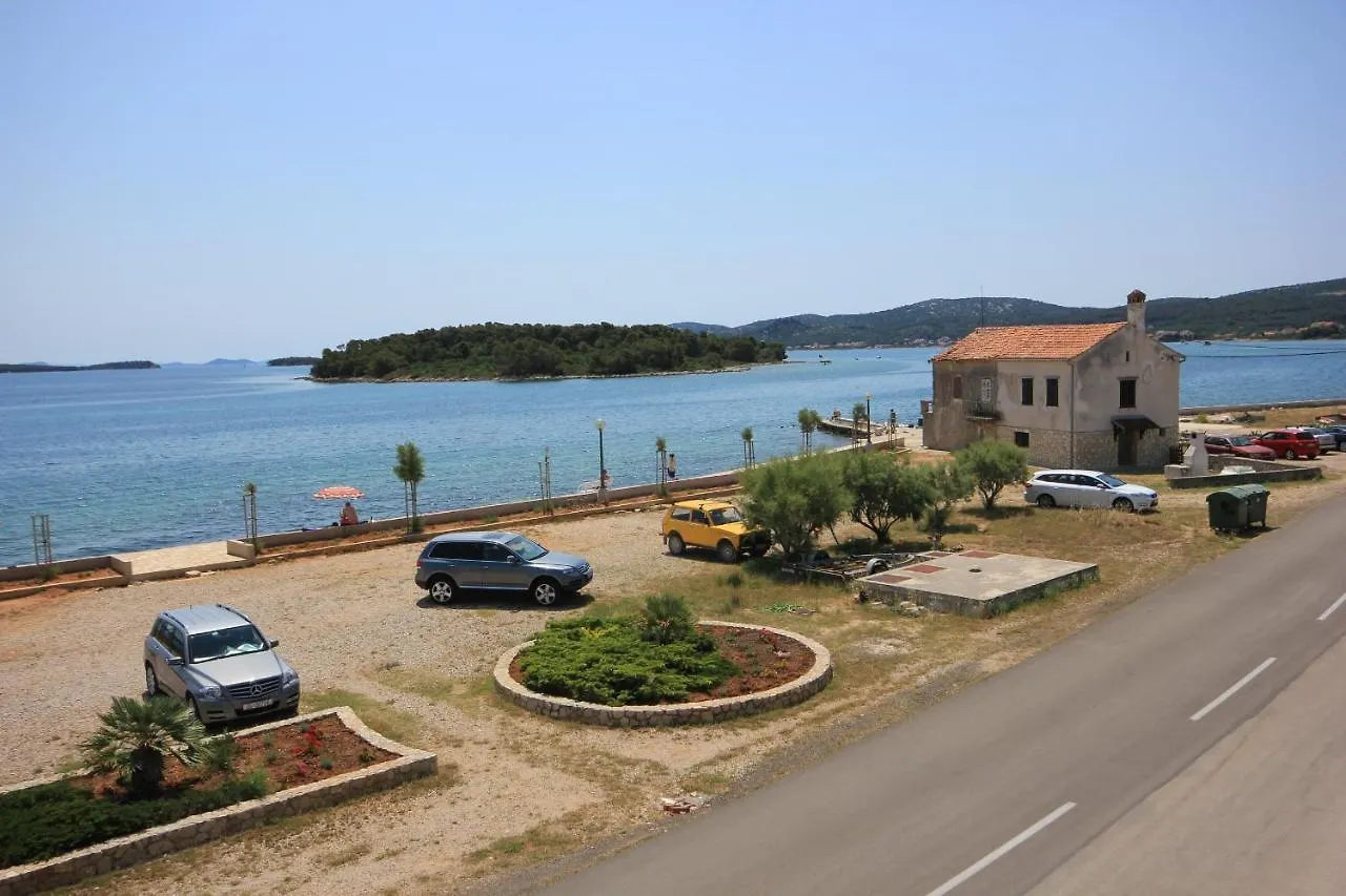 Triple Room Pasman 8223E Gostinjska kuća