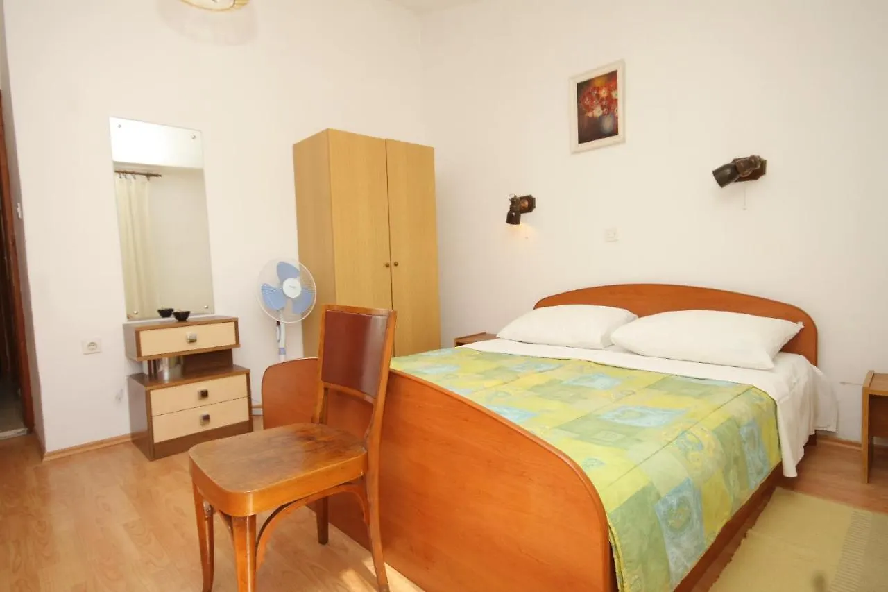 Triple Room Pasman 8223E