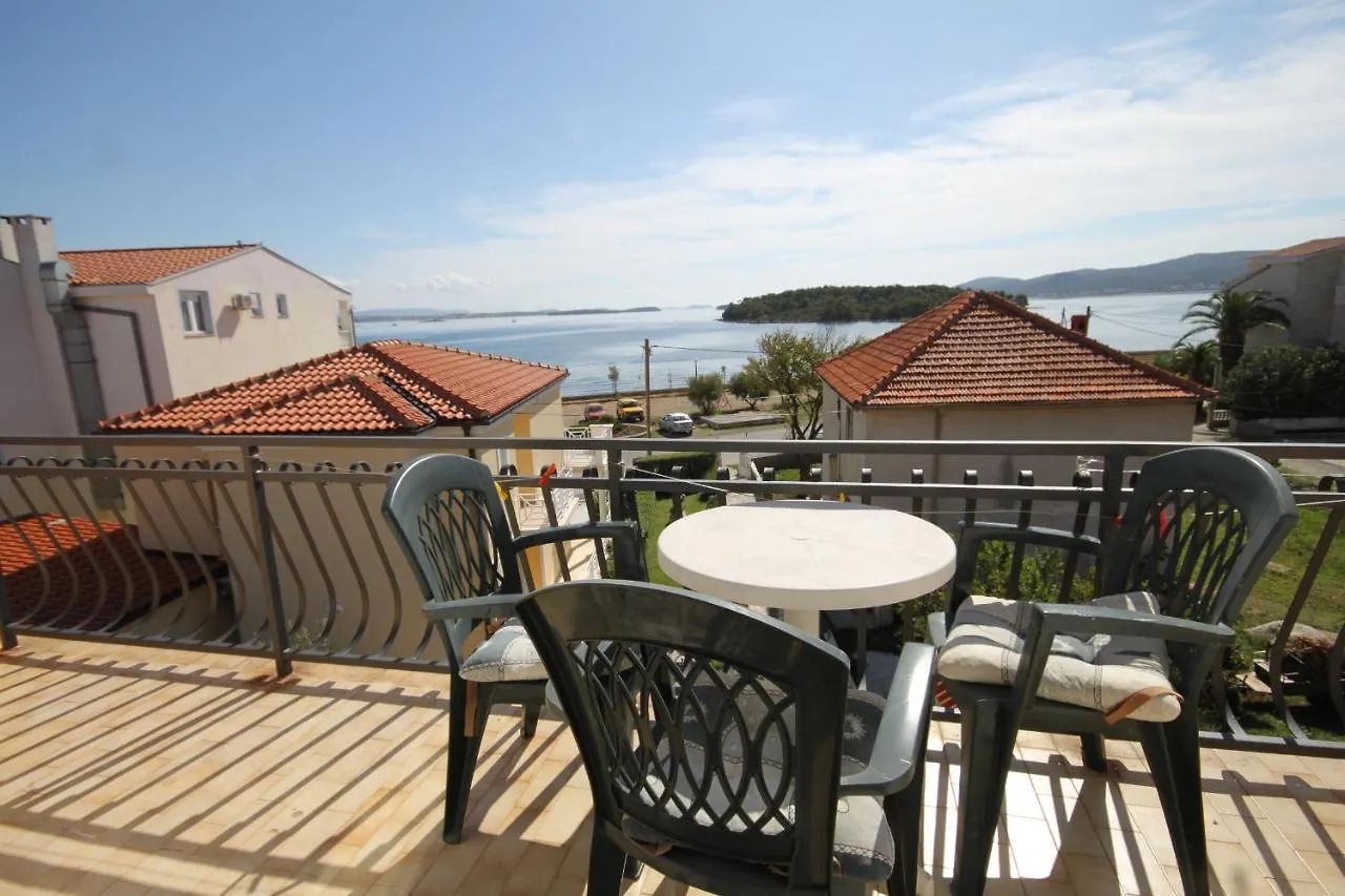 *** Konukevi Triple Room Pasman 8223E Hırvatistan